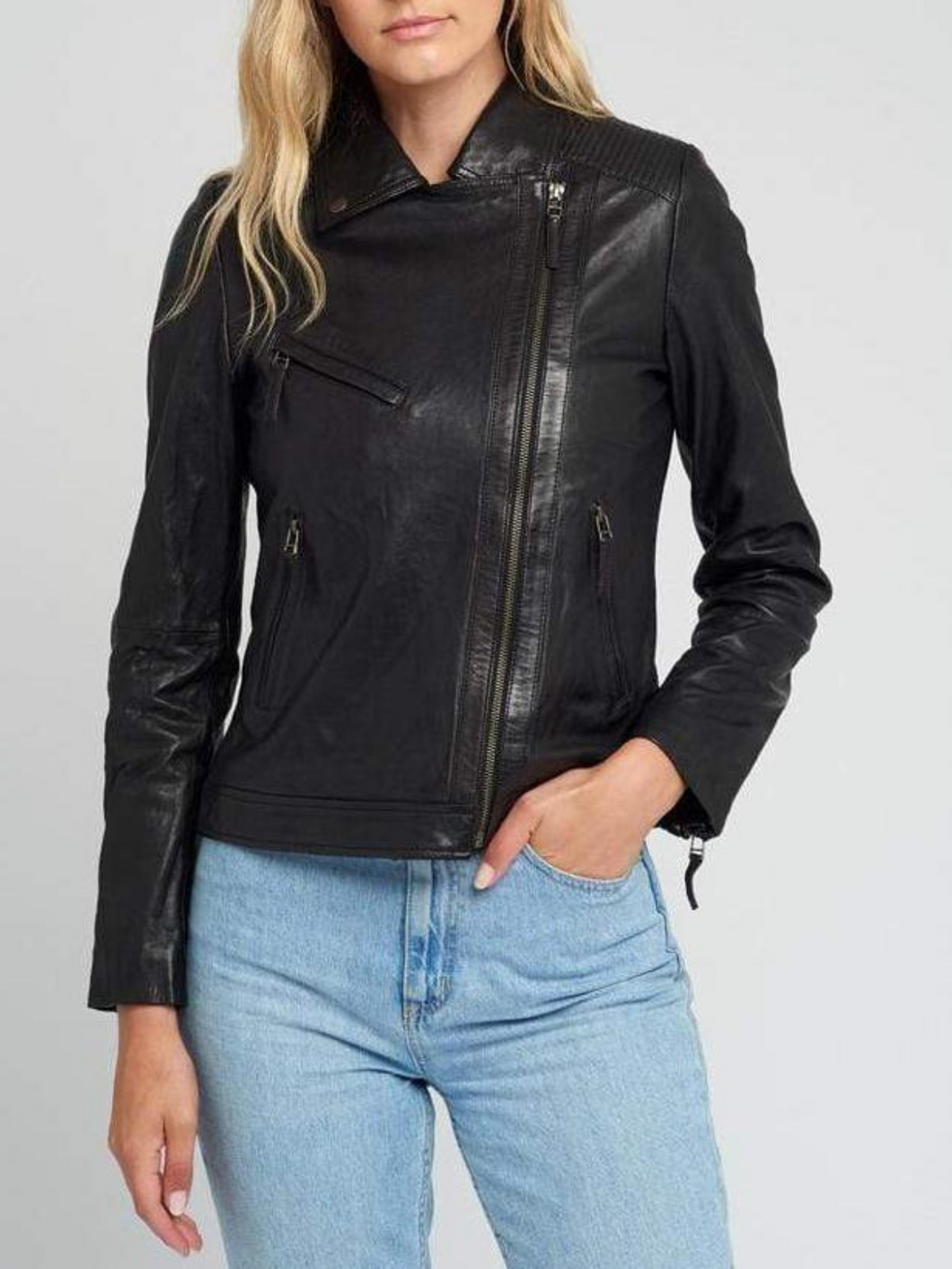 Women Vintage Lapel Collar Black Leather Jacket